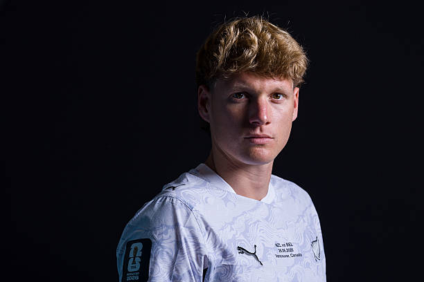 	Nando Pijnaker 	